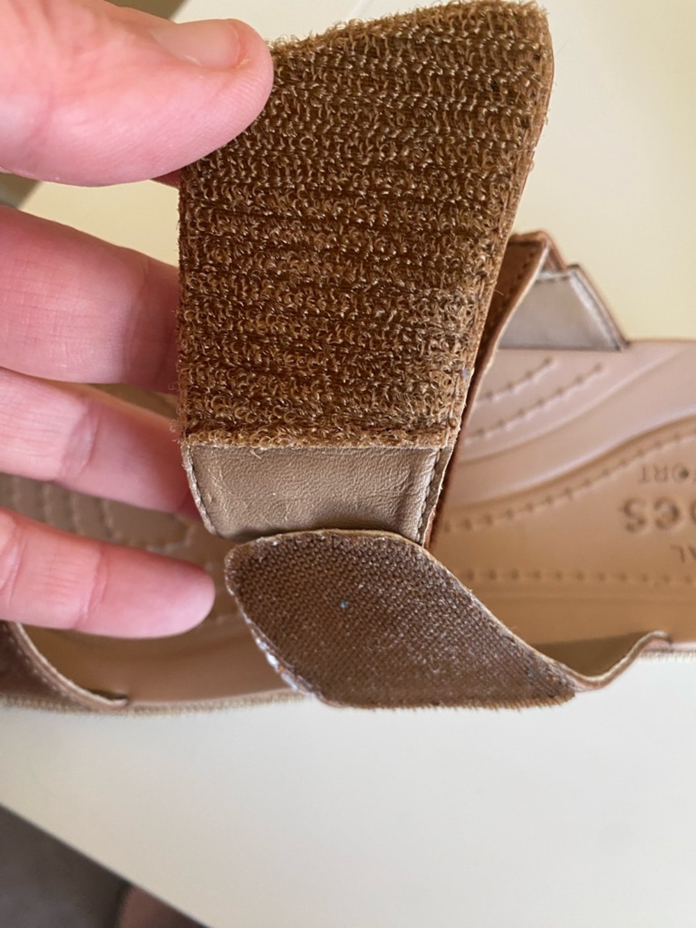Crocs A-Leigh Sandal Woman 9 Wedge Heel Slides Brown Leather Adjustable - Picture 10 of 11